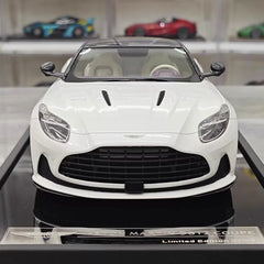 [MotorHelix] 1:18 Aston Martin 2023 DB12 Coupe White Model Car Resin