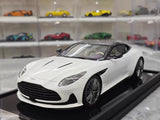 [MotorHelix] 1:18 Aston Martin 2023 DB12 Coupe White Model Car Resin