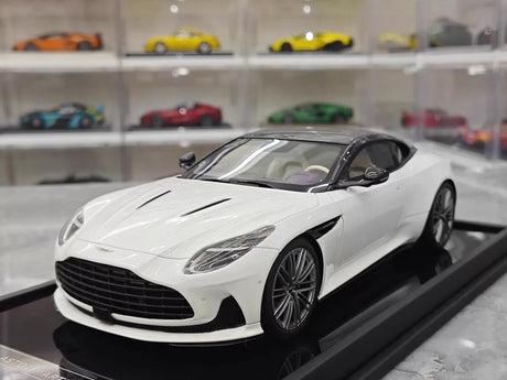 [MotorHelix] 1:18 Aston Martin 2023 DB12 Coupe White Model Car Resin