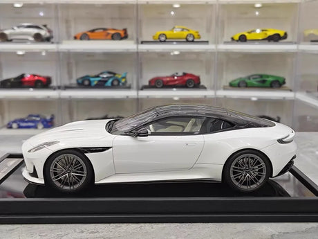[MotorHelix] 1:18 Aston Martin 2023 DB12 Coupe White Model Car Resin