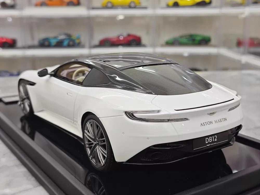 [MotorHelix] 1:18 Aston Martin 2023 DB12 Coupe White Model Car Resin