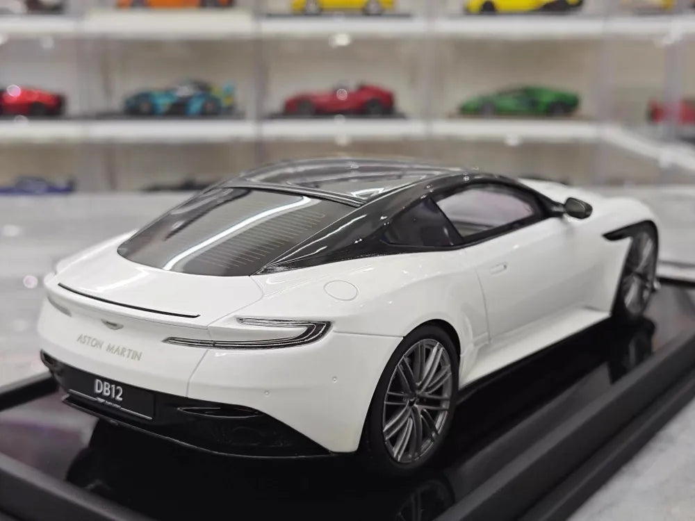 [MotorHelix] 1:18 Aston Martin 2023 DB12 Coupe White Model Car Resin