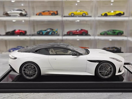 [MotorHelix] 1:18 Aston Martin 2023 DB12 Coupe White Model Car Resin