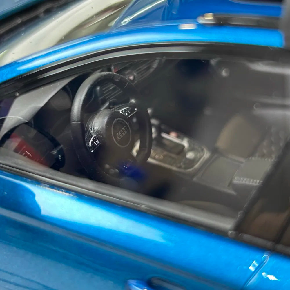 [MotorHelix] 1:18 Audi 2013 RS6 Avant C7 ブルー モデルカー レジン