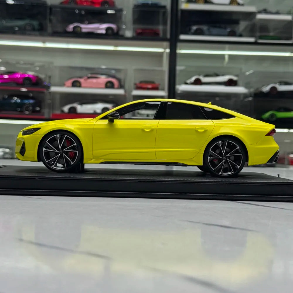 [MotorHelix] 1:18 Audi 2020 RS7 Sportback Yellow Model Car Resin
