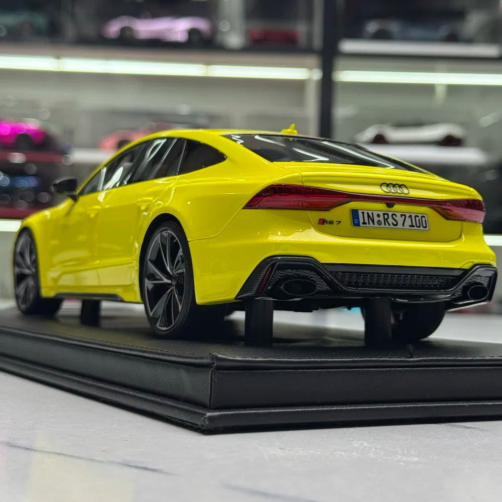 [MotorHelix] 1:18 Audi 2020 RS7 Sportback giallo modellino di auto resina