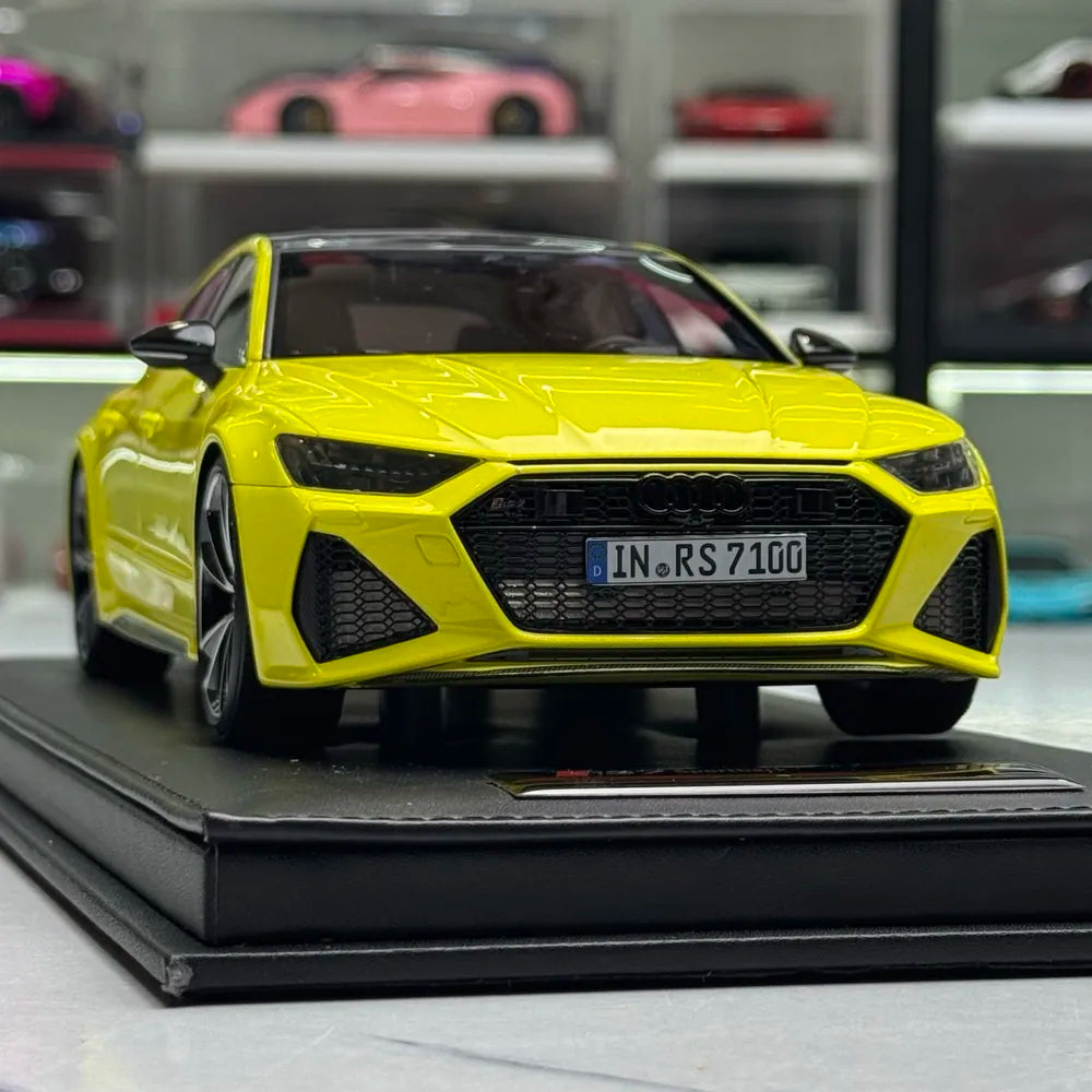 [MotorHelix] 1:18 Audi 2020 RS7 Sportback Yellow Model Car Resin