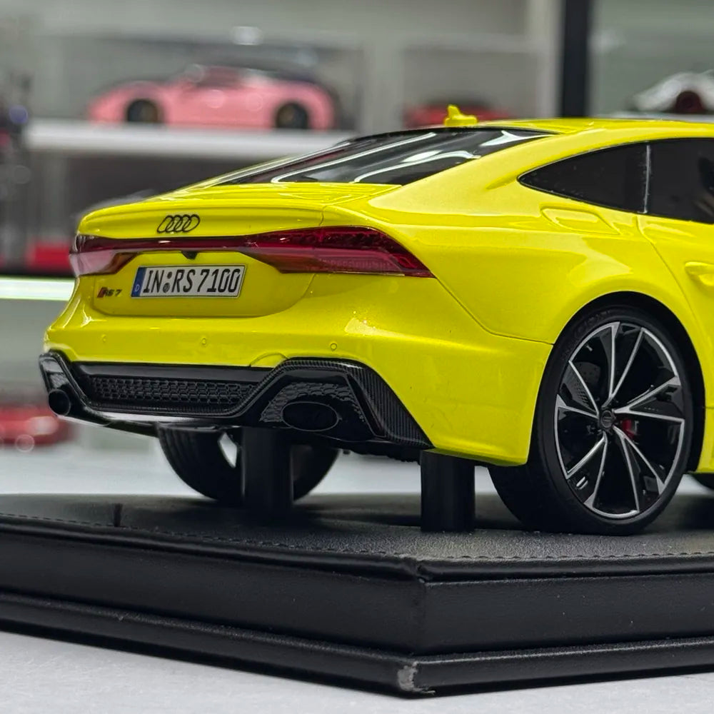[MotorHelix] 1:18 Audi 2020 RS7 Sportback giallo modellino di auto resina
