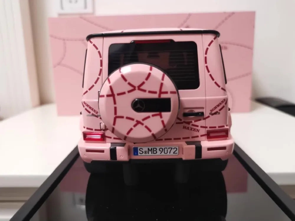 [MotorHelix] 1:18 Mercedes-Benz 2019 AMG G63 Pink Pig Livery Model Car Resin