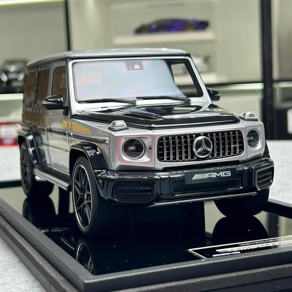 [MotorHelix] 1:18 Mercedes-Benz 2019 AMG G63 Starry Livery Model Car Resin