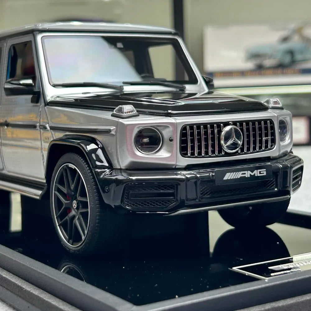 [MotorHelix] 1:18 Mercedes-Benz 2019 AMG G63 Starry Livery Model Car Resin