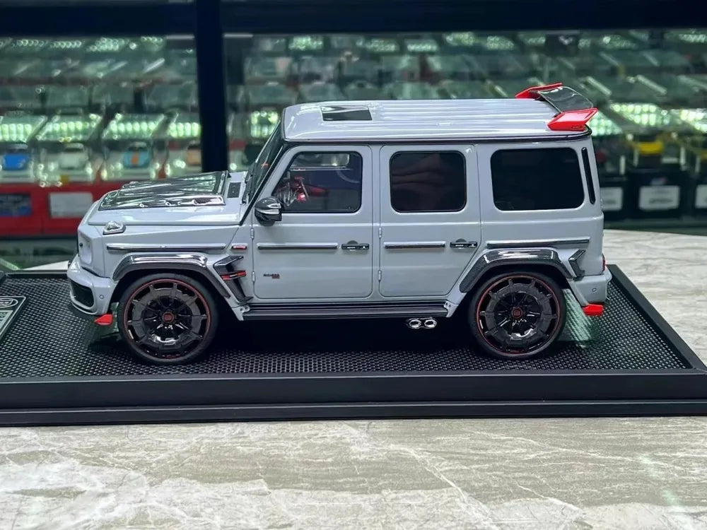 [MotorHelix] 1:18 Mercedes-Benz 2021 Brabus 900 G63 Gray Model Car Resin
