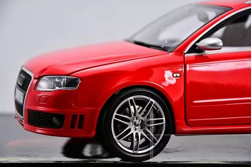 [Minichamps] 1:18 Audi 2006 RS4 Avant Red Model Car Die-Cast