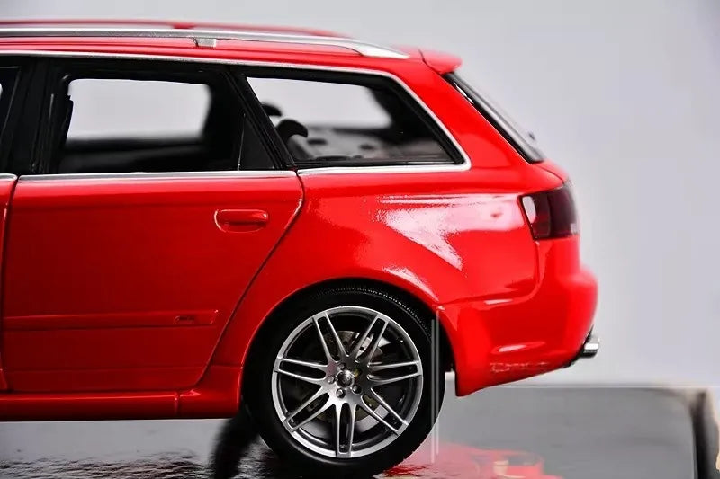 [Minichamps] 1:18 Audi 2006 RS4 Avant Red Model Car Die-Cast
