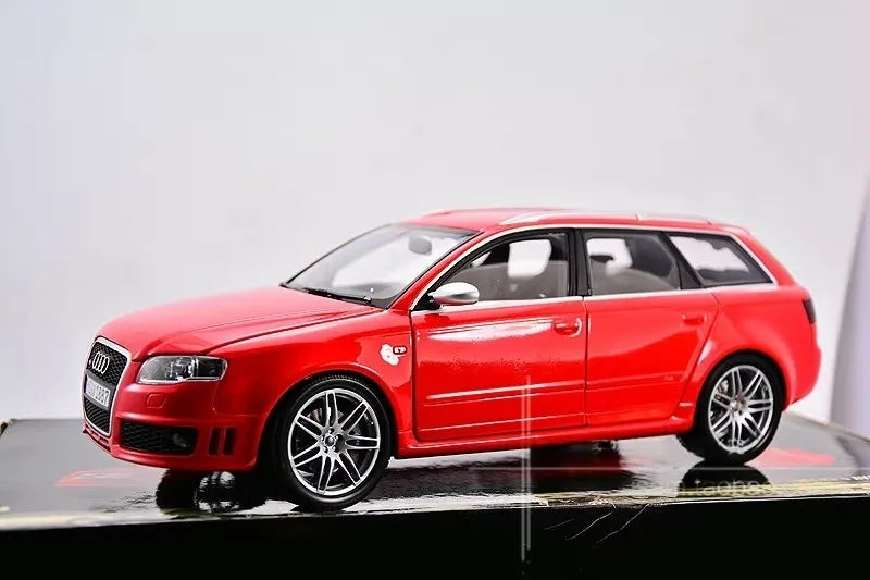 [Minichamps] 1:18 Audi 2006 RS4 Avant Red Model Car Die-Cast