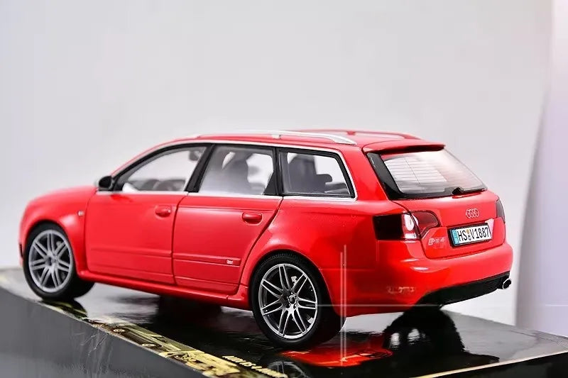 [Minichamps] 1:18 Audi 2006 RS4 Avant Red Model Car Die-Cast