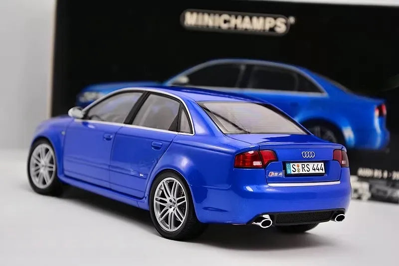 [Minichamps] 1:18 Audi 2006 RS4 Sedan blu modellino di auto Die-Cast