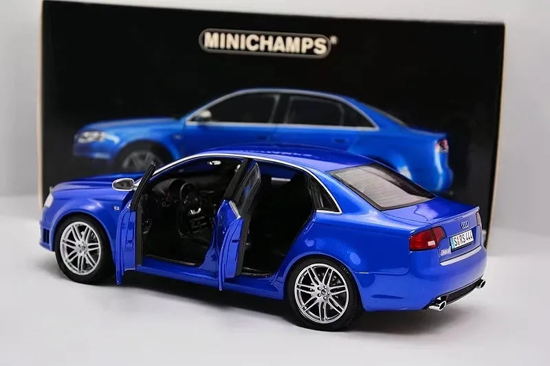 [Minichamps] 1:18 Audi 2006 RS4 Sedan blu modellino di auto Die-Cast