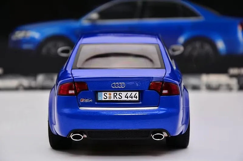 [Minichamps] 1:18 Audi 2006 RS4 Sedan blu modellino di auto Die-Cast
