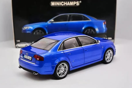 [Minichamps] 1:18 Audi 2006 RS4 Sedan Blue Model Car Die-Cast