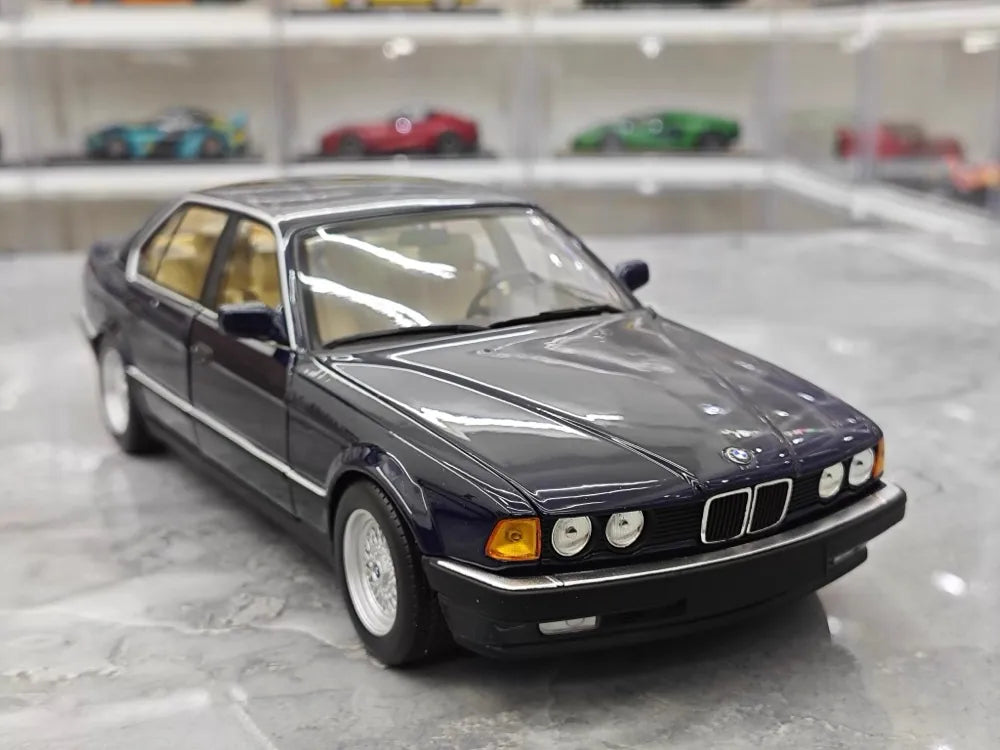 [Minichamps] 1:18 BMW 1986 E32 730i Blue Model Car Die-Cast