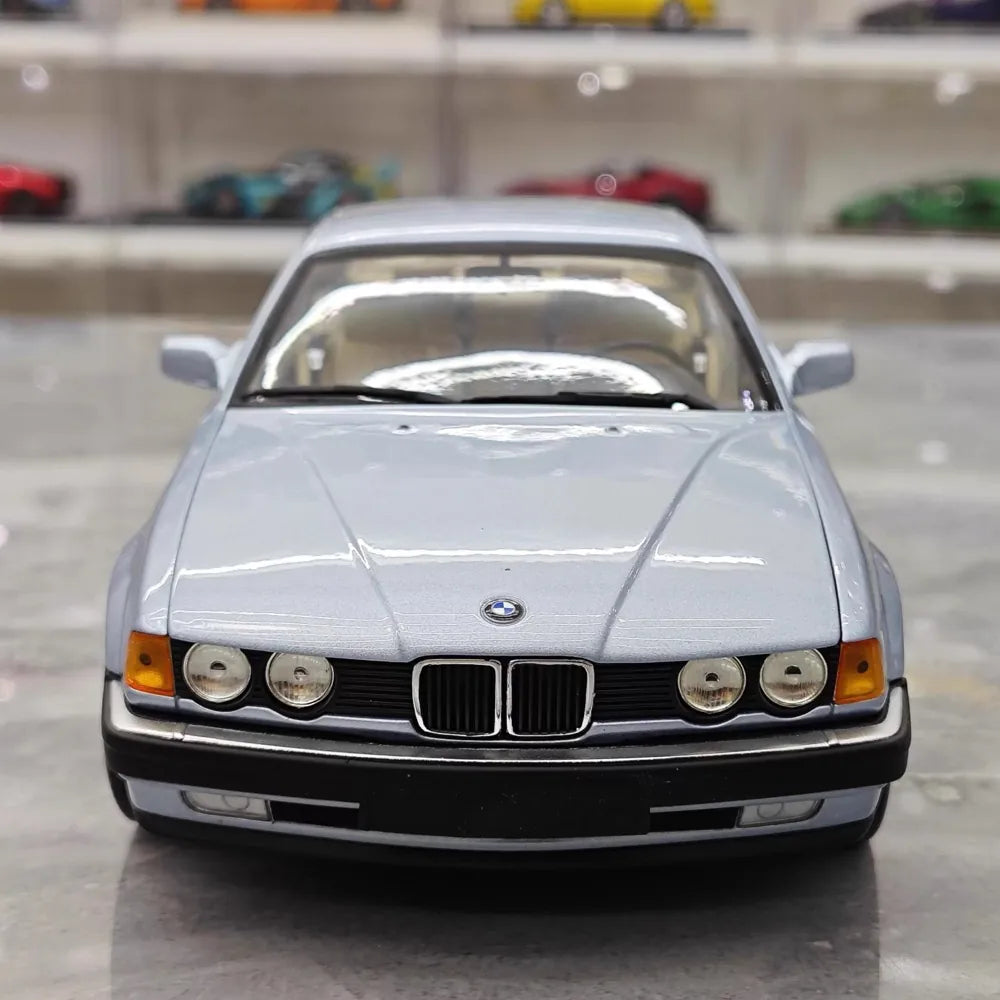 [Minichamps] 1:18 BMW 1986 E32 730i hopea sininen pienoismalli Die-Cast