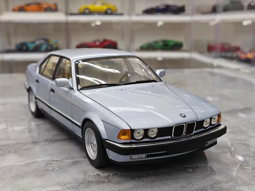 [Minichamps] 1:18 BMW 1986 E32 730i Silver Blue Model Car Die-Cast