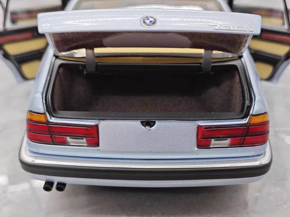 [Minichamps] 1:18 BMW 1986 E32 730i hopea sininen pienoismalli Die-Cast