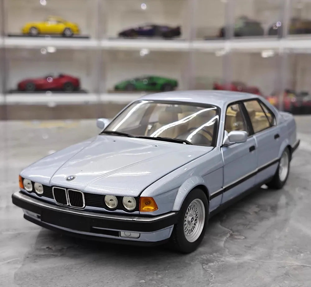 [Minichamps] 1:18 BMW 1986 E32 730i Silver Blue Model Car Die-Cast