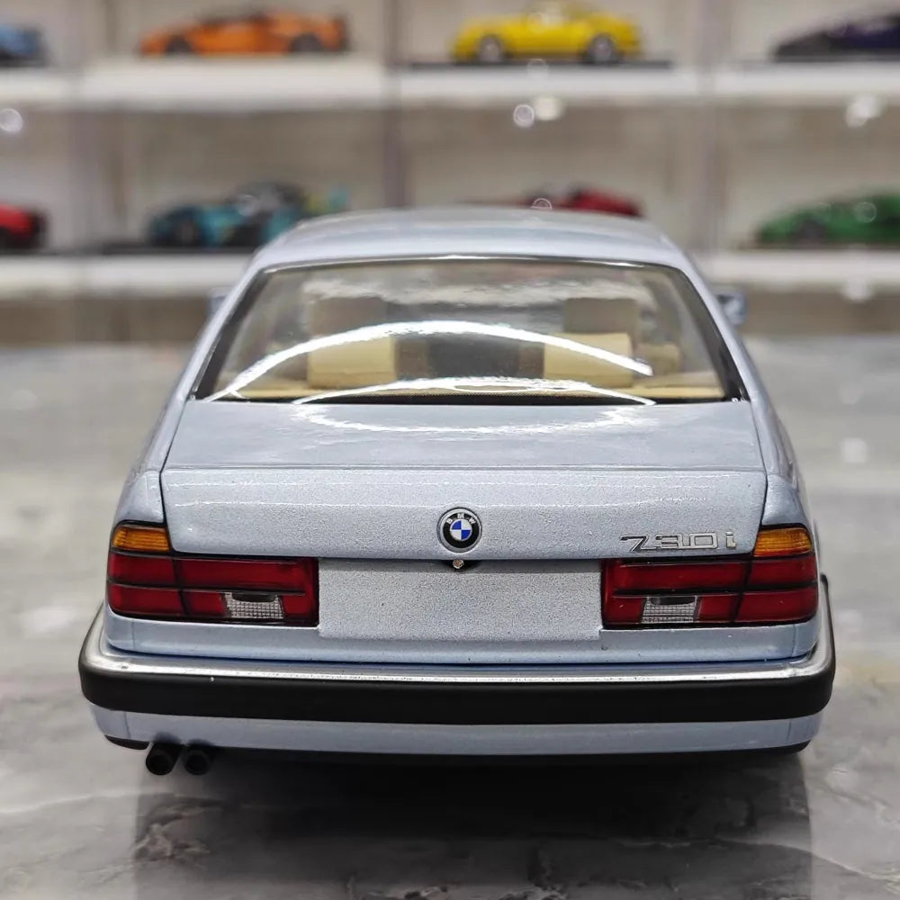 [Minichamps] 1:18 BMW 1986 E32 730i hopea sininen pienoismalli Die-Cast