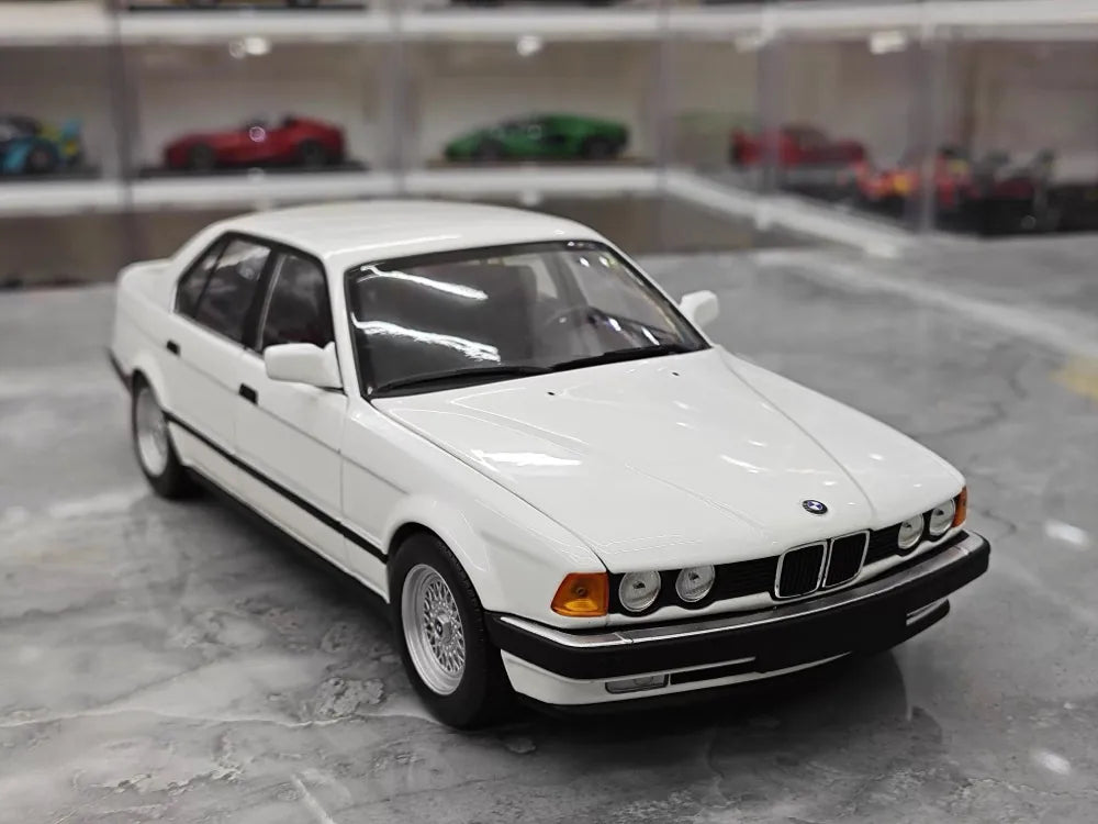 [Minichamps] 1:18 BMW 1986 E32 730i White Model Car Die-Cast