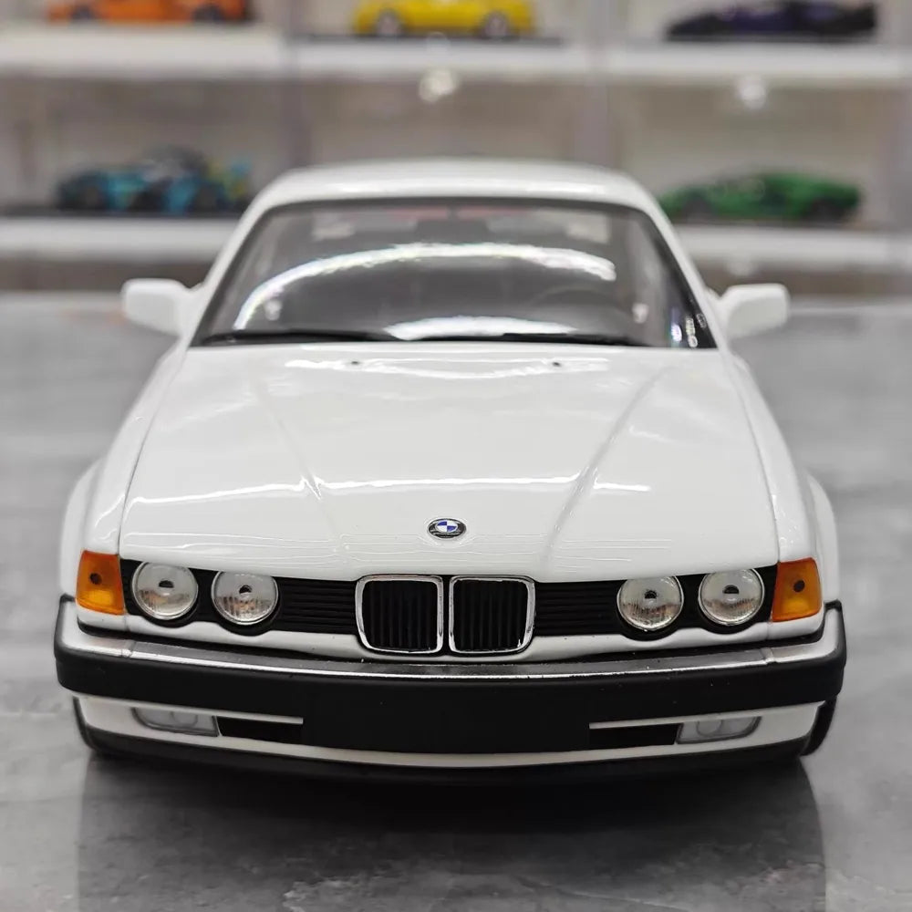 [Minichamps] 1:18 BMW 1986 E32 730i White Model Car Die-Cast