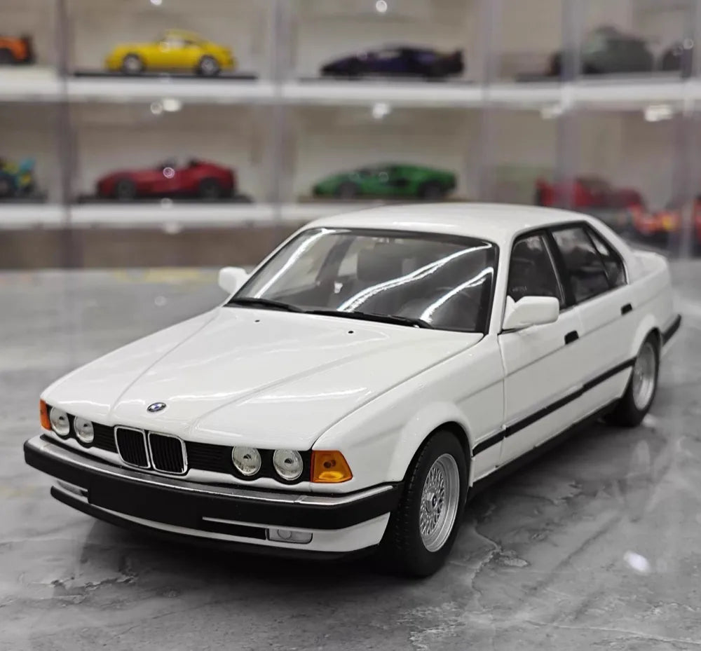 [Minichamps] 1:18 BMW 1986 E32 730i White Model Car Die-Cast