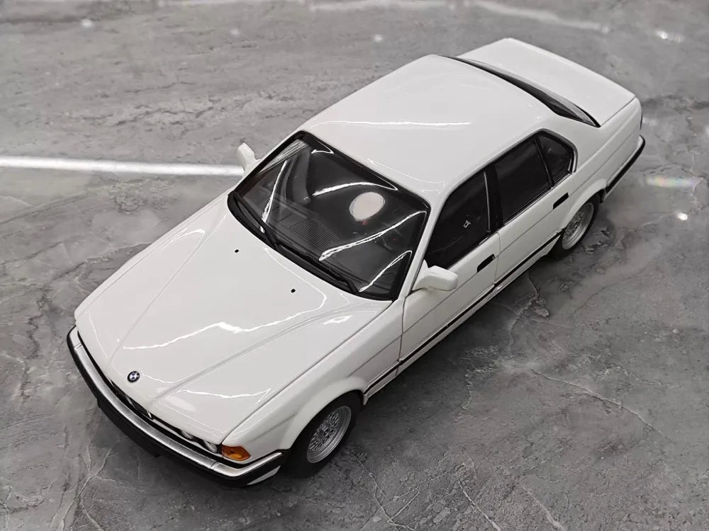 [Minichamps] 1:18 BMW 1986 E32 730i White Model Car Die-Cast