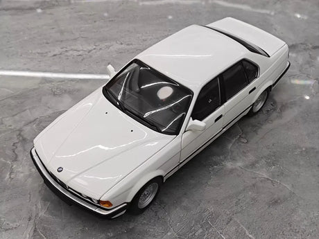 [Minichamps] 1:18 BMW 1986 E32 730i White Model Car Die-Cast