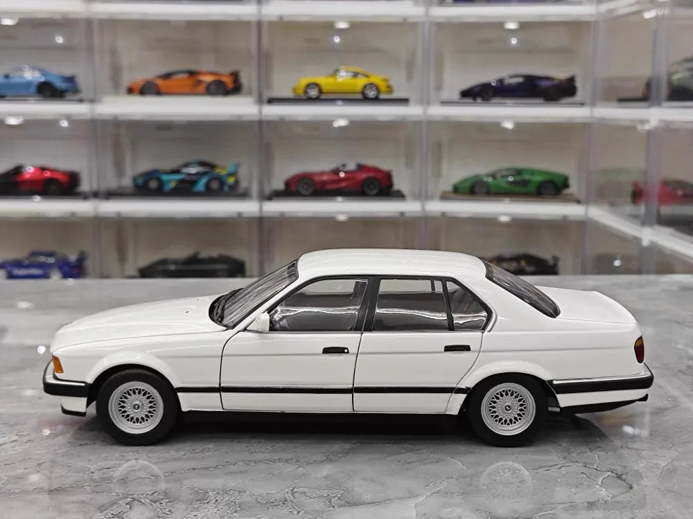 [Minichamps] 1:18 BMW 1986 E32 730i White Model Car Die-Cast