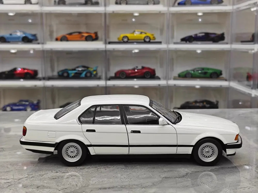 [Minichamps] 1:18 BMW 1986 E32 730i White Model Car Die-Cast