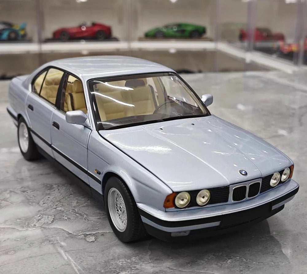 [Minichamps] 1:18 BMW 1988 535i E34 Blue Model Car Die-Cast