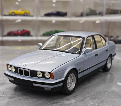 [Minichamps] 1:18 BMW 1988 535i E34 Blue Model Car Die-Cast