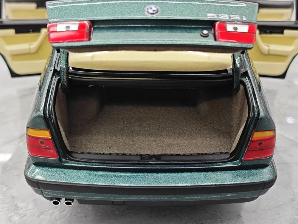 [Minichamps] 1:18 BMW 1988 535i E34 Green Model Car Die-Cast