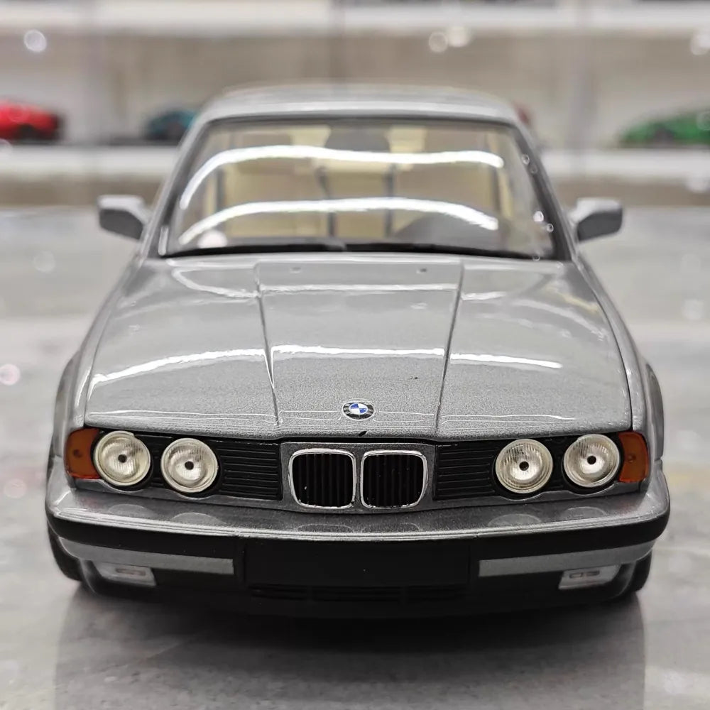 [Minichamps] 1:18 BMW 1988 535i E34 Gray Model Car Die-Cast