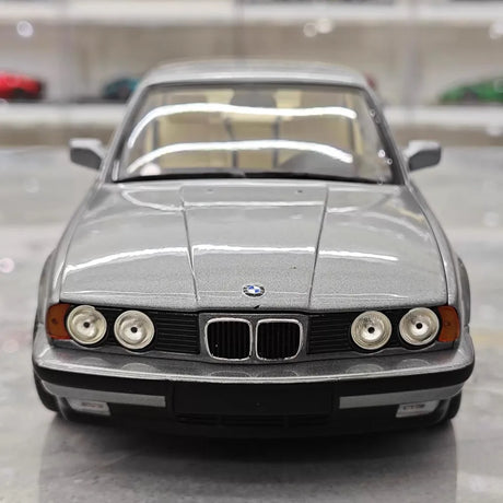 [Minichamps] 1:18 BMW 1988 535i E34 Gray Model Car Die-Cast