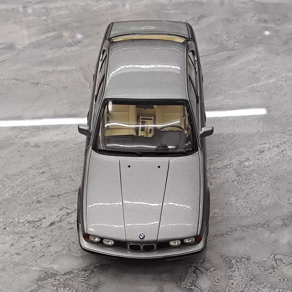 [Minichamps] 1:18 BMW 1988 535i E34 Gray Model Car Die-Cast