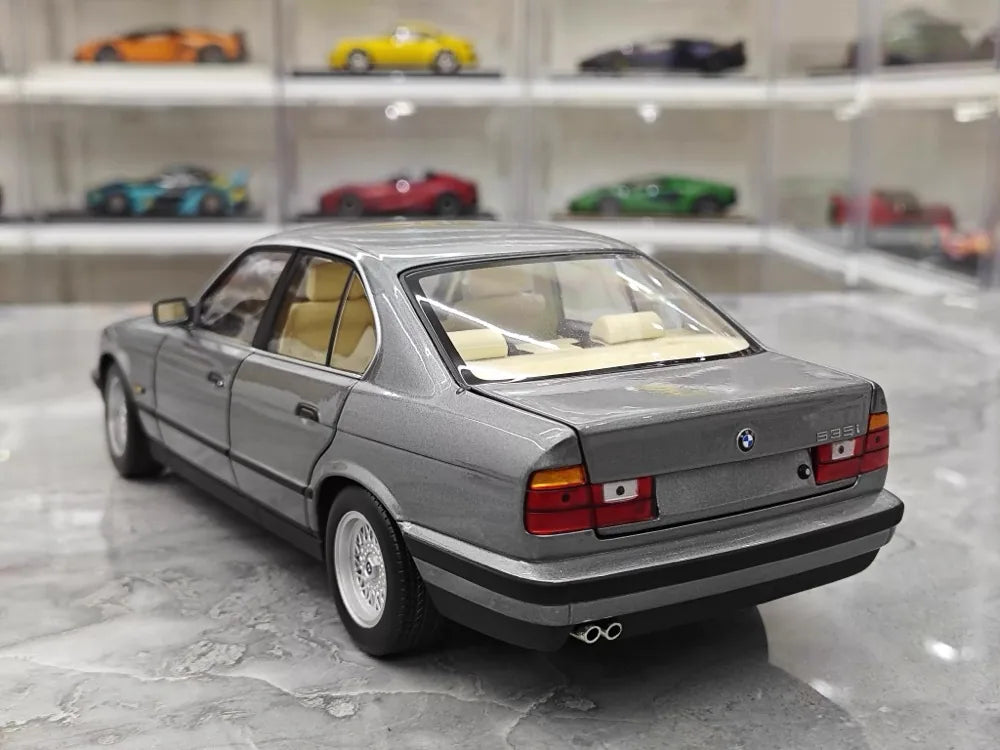 [Minichamps] 1:18 BMW 1988 535i E34 Gray Model Car Die-Cast