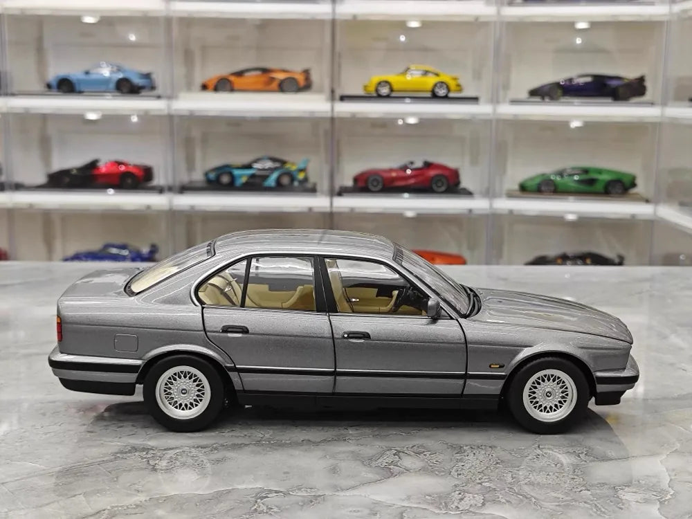 [Minichamps] 1:18 BMW 1988 535i E34 Gray Model Car Die-Cast