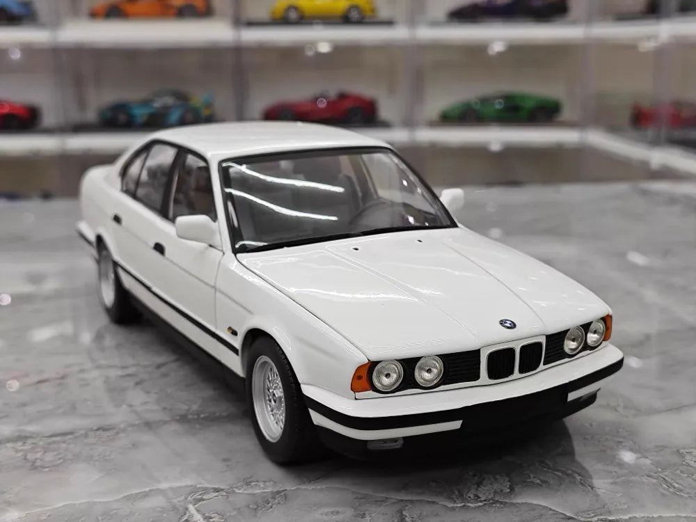 [Minichamps] 1:18 BMW 1988 535i E34 White Model Car Die-Cast