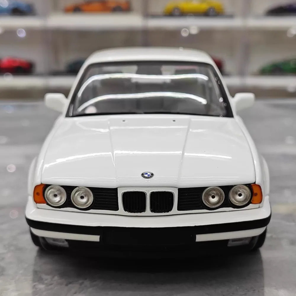 [Minichamps] 1:18 BMW 1988 535i E34 White Model Car Die-Cast