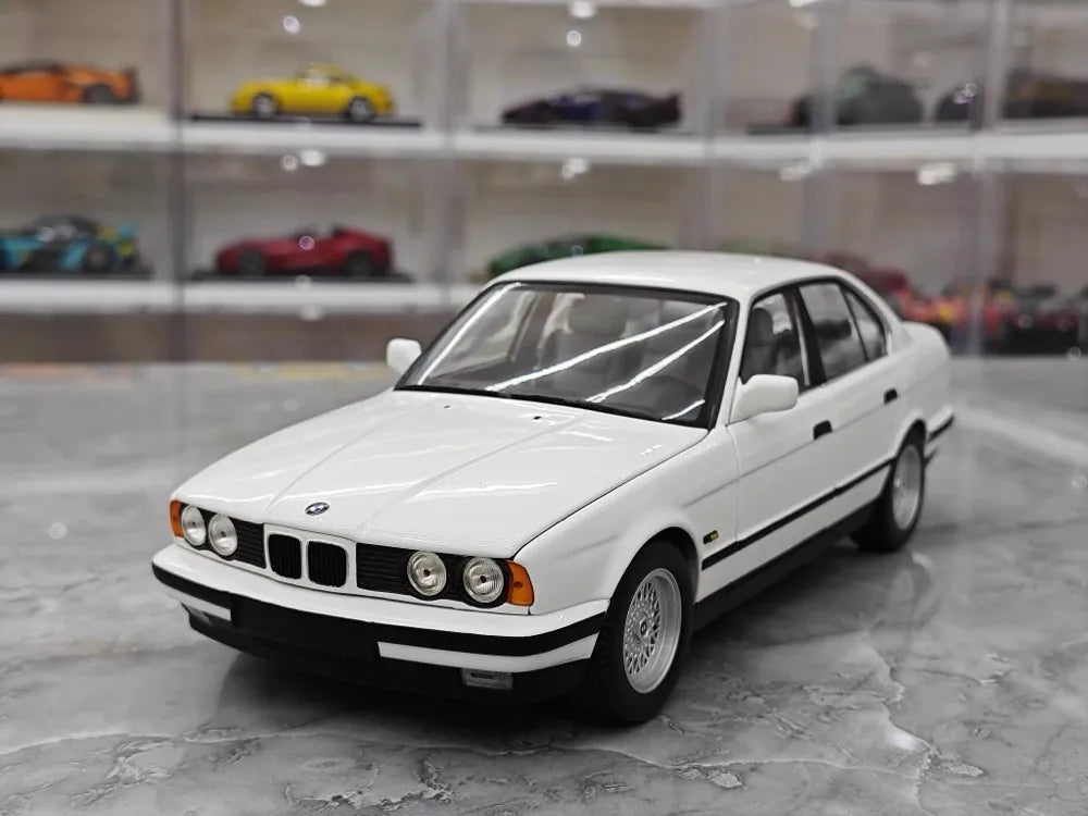 [Minichamps] 1:18 BMW 1988 535i E34 White Model Car Die-Cast