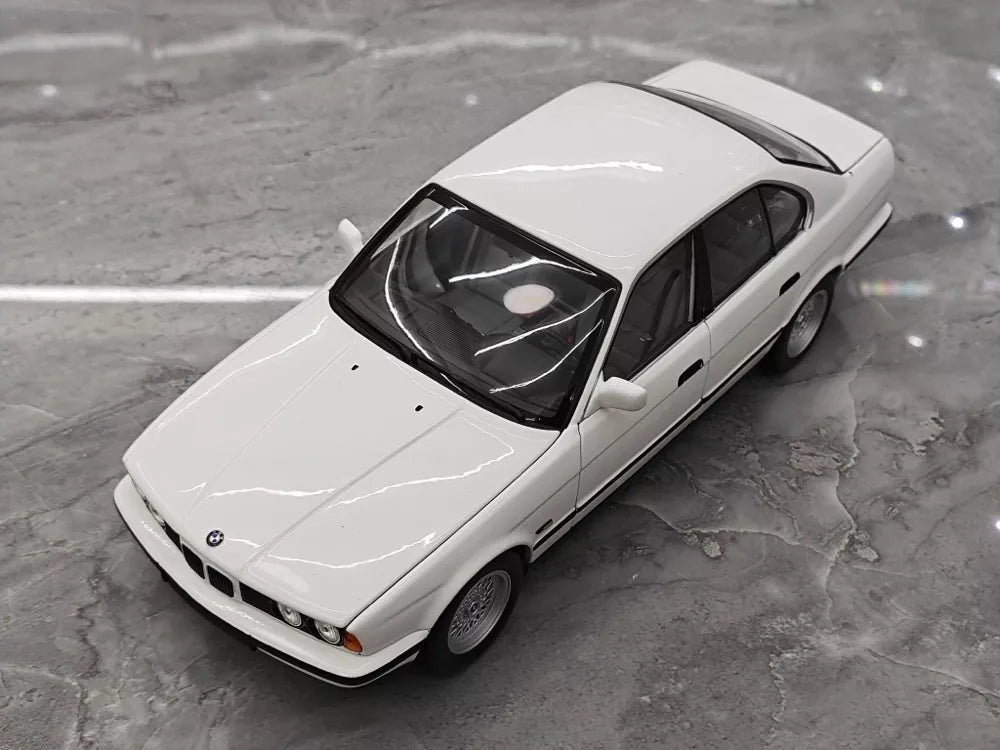 [Minichamps] 1:18 BMW 1988 535i E34 White Model Car Die-Cast