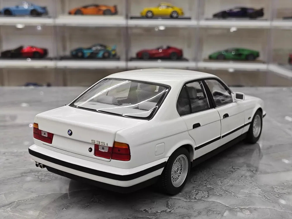 [Minichamps] 1:18 BMW 1988 535i E34 White Model Car Die-Cast